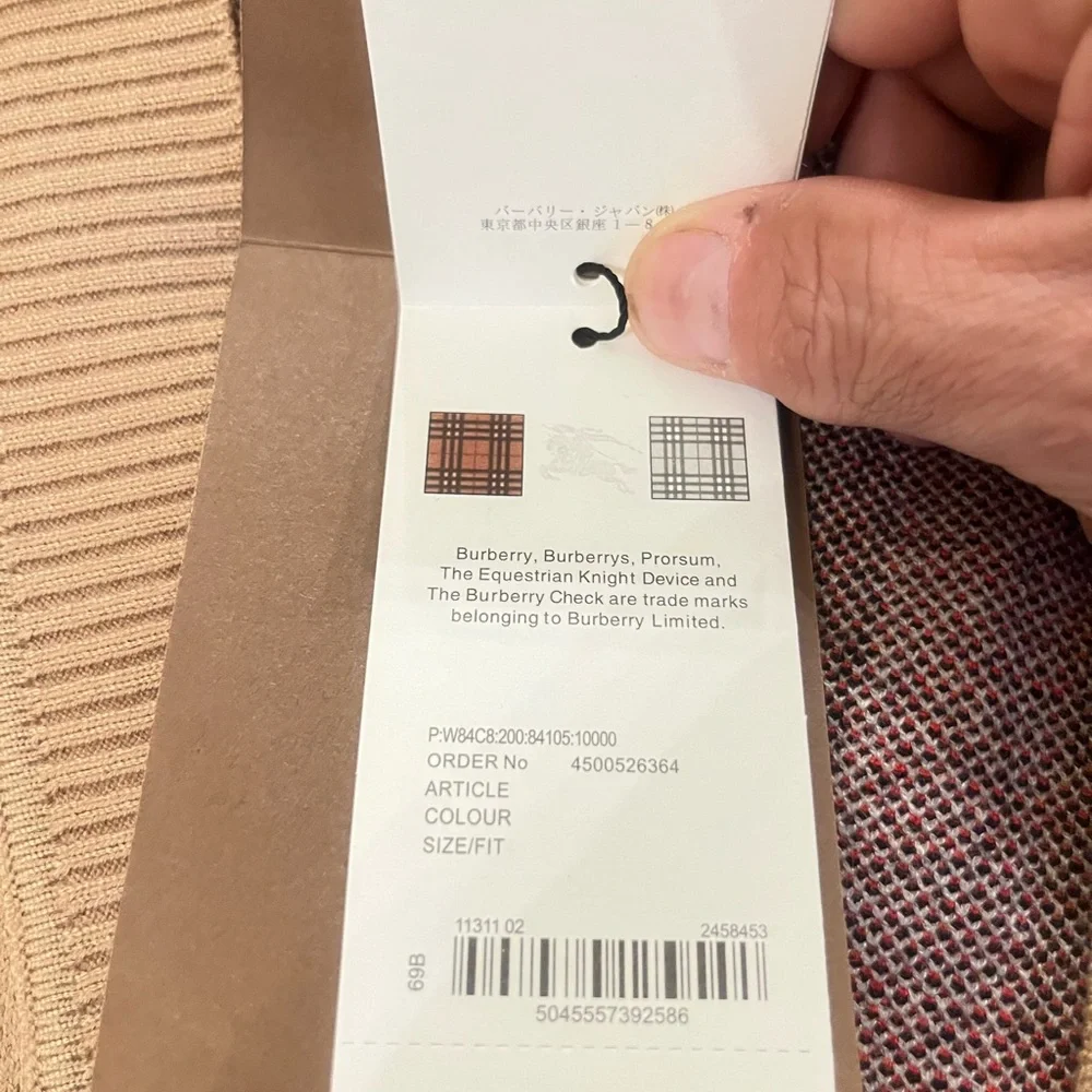 New authentic Burberry Beige Check Knit Cardigan with Subtle Black Detail. 🇮🇹 - Picture 2 of 8